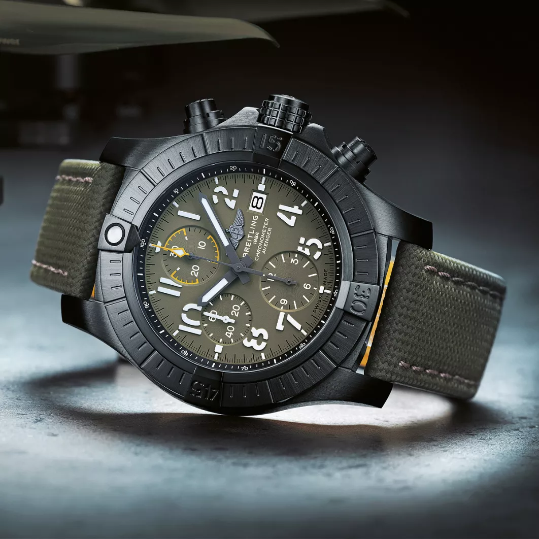 Часы Breitling Avenger Chronograph 45 Night Mission: спортивный дизайн и функциональность