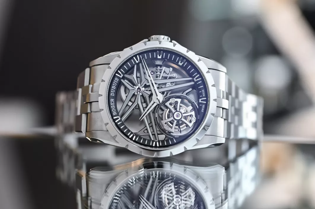 Roger Dubuis Excalibur Titanium Monotourbillon: современный и элегантный дизайн